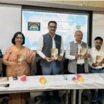 प्रा. डॉ. लिलाधर पाटील लिखित पुस्तकाचे मान्यवरांच्या हस्ते प्रकाशन.